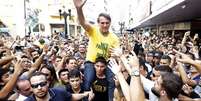 O candidato a presidente Jair Bolsonaro, em campanha nesta quinta-feira na cidade mineira de Juiz de Fora  Foto: DW / Deutsche Welle