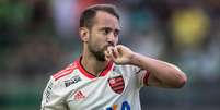 Éverton Ribeiro lamentou derrota do Fla, mas ainda sonha com liderança  Foto: Pedro Vale/Agif / Gazeta Press