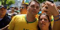 Flávio Bolsonaro comandou ato no Rio de Janeiro  Foto: C.H. Gardiner / Agif / Estadão