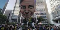 Para Jair Bolsonaro, o desafio &eacute; manter a lideran&ccedil;a nas elei&ccedil;&otilde;es para Presid&ecirc;ncia sem estar fisicamente nas ruas  Foto: EPA / BBC News Brasil