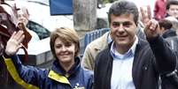 Beto Richa é candidato ao Senado pelo PSDB; na foto, é acompanhado por sua mulher, Fernanda Richa.  Foto: Rodolfo Buhrer/Foto Arena/Divulgação / Estadão Conteúdo