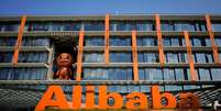 Logomarca do grupo Alibaba na sede da empresa em Hangzhou, na China 20/07/ 2018. REUTERS/Aly Song   Foto: Reuters