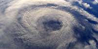 Comitê internacional se reúne em agência da ONU para definir nomes de furacões em todo o mundo  Foto: Getty Images / BBC News Brasil