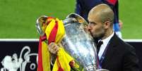 Guardiola é um dos maiores ídolos da história do clube (Foto: Glyn Kirk/AFP)  Foto: Lance!