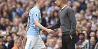 Guardiola não quer saída do meia belga (Foto: Oli Scarff / AFP)  Foto: Lance!