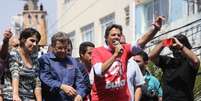 Haddad discursa em carro de som  Foto: Fábio Vieira / Fotorua / Estadão Conteúdo