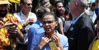 A candidata da Rede à Presidência da República, Marina Silva, se encontra com partidários durante campanha no centro de Curitiba (PR), neste domingo (23).   Foto: GERALDO BUBNIAK/AGB / Estadão