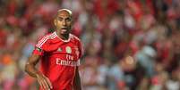 O zagueiro Luis&atilde;o em uma de suas mais de 500 partidas pelo Benfica  Foto: Carlos Rodrigues / Getty Images