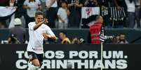 Pedrinho, do Corinthians, comemora após marcar gol na partida contra o Flamengo  Foto: LUIS MOURA/WPP / Estadão Conteúdo