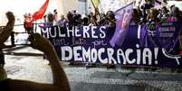 Mulheres se manifestam contra candidato do PSL, Jair Bolonaro, durante ato de campanha do pestista Fernando Haddad, em São Paulo
27/09/2018
REUTERS/Nacho Doce  Foto: Reuters