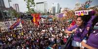 Em São Paulo, o ato "Mulheres contra Bolsonaro" ocorreu no Largo do Batata; o movimento contou com o apoio de partidos de esquerda e reuniu também artistas, que se apresentaram em um carro de som  Foto: Léo Martins / Estadão Conteúdo