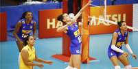 Gabi (10) foi o destaque da vit&oacute;ria do&nbsp;Brasil sobe a Rep&uacute;blica Dominicana no Mundial de v&ocirc;lei feminino.  Foto: Divulga&ccedil;&atilde;o/FIVB / Estad&atilde;o