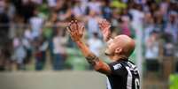 Emerson comemora gol do Atl&eacute;tico-MG  Foto: Dudu Macedo / Fotoarena / Estad&atilde;o Conte&uacute;do