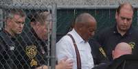 Ator e comediante Bill Cosby deixa tribunal na Pensilvânia algemado 25/09/2018 REUTERS/Brendan McDermid   Foto: Reuters