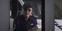 Stan Lee em &#039;Capitão América: Guerra Civil&#039; (2016)  Foto: Divulgação