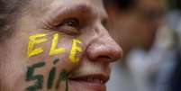 Apesar dos protestos liderados por mulheres, Jair Bolsonaro (PSL) cresceu entre o público feminino em pesquisas de intenção de votos  Foto: AFP / BBC News Brasil