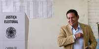 Hamilton Mourão vota em Brasília 07/10/2018 REUTERS/Adriano Machado  Foto: Adriano Machado / Reuters