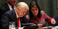 Presidente dos EUA, Donald Trump, e embaixadora do pa&iacute;s na ONU, Nikki Haley 24/09/2018 REUTERS/Carlos Barria  Foto: Reuters
