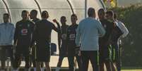 Seleção Brasileira desembarcou em Riad nesta quarta (10)  Foto: Pedro Martins / MoWa Press