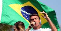 O deputado federal Jair Bolsonaro(PSC-RJ) durante manifestação com seus seguidores na Barra da Tijuca, zona oeste do Rio de Janeiro.  Foto: Fábio Motta / Estadão Conteúdo