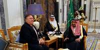 Rei Salman, da Arábia Saudita, recebe secretário de Estado dos EUA, Mike Pompeo, em Riad 16/10/2018 REUTERS/Leah Millis/Pool  Foto: Reuters
