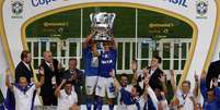 O Cruzeiro de Mano Menezes venceu a Copa do Brasil pela segunda vez consecutiva e garantiu o hexacampeonato da equipe mineira na competição  Foto: Paulo Whitaker / Reuters