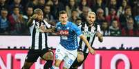 Samir, ex-Flamengo, não foi capaz de evitar a derrota por 3 a 0 da Udinese frente ao Napoli (AFP)  Foto: LANCE!