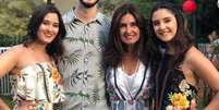 A apresentadora Fátima Bernardes e os trigêmeos Vinícius, Beatriz e Laura.  Foto: Instagram/@fatimabernardes / Estadão