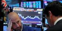 Operadores trabalham no pregão da New York Stock Exchange (NYSE) em Nova York. 23/10/ 2018. REUTERS/Brendan McDermid  Foto: Reuters