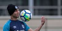 Everton, jogador do Grêmio, durante treino no CT Luiz Carvalho, em Porto Alegre (RS)  Foto: Liamara Polli/Agif / Gazeta Press