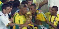 A Seleção Brasileira de futebol também é pentacampeã, a única por sinal a conquistar cinco títulos mundiais na Copa do Mundo  Foto: ODD ANDERSEN / AFP / LANCE!