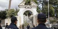 Policiais italianos em frente à nunciatura apostólica em Roma  Foto: ANSA / Ansa