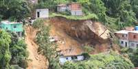  Deslizamento no Morro da Boa Esperança em Niterói (RJ), na madrugada deste sábado (10), causou a morte de nove pessoas  Foto: JOSE LUCENA/FUTURA PRESS / Estadão