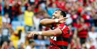 Dourado comemora gol do Flamengo contra o Santos  Foto: Rudy Trindade / Framephoto / Estadão Conteúdo