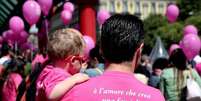 'É o amor que cria uma família', diz camisa em protesto de casais gays na Itália  Foto: ANSA / Ansa - Brasil