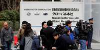 Jornalistas em frente ao prédio da Nissan em Yokohama, no Japão 22/11/2018  REUTERS/Toru Hanai  Foto: Reuters