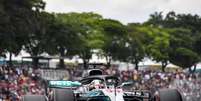 Mercedes vai avaliar o motor de Hamilton durante os treinos desta sexta-feira  Foto: Nelson Almeida/ AFP / F1Mania