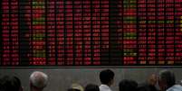 Investidores observam índices acionários em casa de corretagem em Xangai, na China 07/09/2018 REUTERS/Aly Song   Foto: Reuters