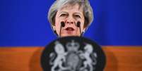 A primeira-ministra da Gr&atilde;-Bretanha, Theresa May, em entrevista coletiva ap&oacute;s c&uacute;pula extraordin&aacute;ria de l&iacute;deres da UE para finalizar e formalizar o acordo Brexit em Bruxelas, na B&eacute;lgica.  Foto: Dylan Martinez / Reuters