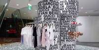 Pe&ccedil;as est&atilde;o &agrave; venda na loja da marca no&nbsp;Dover Street Market de T&oacute;quio  Foto: Divulga&ccedil;&atilde;o/Comme des Gar&ccedil;ons / Estad&atilde;o