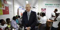 Osmar Terra durante visita a hospital em Porto Pr&iacute;ncipe, no Haiti
23/06/2017 REUTERS/Andres Martinez Casares  Foto: Reuters