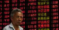 Investidor observa índices acionários em casa de corretagem em Xangai, na China 07/09/2018 REUTERS/Aly Song   Foto: Reuters