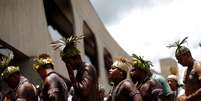 Indígenas durante protesto em frente ao prédio do governo de transição, em Brasília 06/12/2018 REUTERS/Adriano Machado  Foto: Reuters