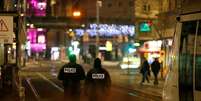 Policiais fazem o perímetro da área após o tiroteio em Estrasburgo  Foto: Vincent Kessler / Reuters