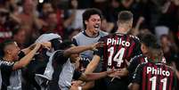 Jogadores do Atl&eacute;tico-PR comemoram gol de Pablo  Foto: Rodolfo Buhrer / Reuters