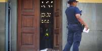 Segundo a polícia, Euler Grandolpho usou duas armas de fogo para atirar em fiéis na Catedral de Campinas  Foto: Reuters / BBC News Brasil