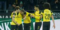 Jogadores do Borussia Dortmund comemoram gol sobre o Werder Bremen  Foto: Leon Kuegeler / Reuters