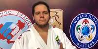 Rafael Silva com a medalha de prata conquistada na categoria peso-pesado no World Masters de judô.  Foto: Reprodução/Twitter/noticiascbj / Estadão