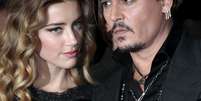 Amber Heard e Johnny Depp durante evento em Londres, em 2015  Foto: Suzanne Plunkett / Reuters