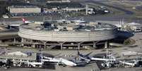 Vis&atilde;o geral de aeroporto Charles de Gaulle (CDG), em Paris 11/03/2003 REUTERS/Veronique Paul  Foto: Veronique Paul / Reuters